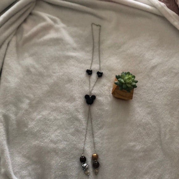 Disney animal kingdom themed necklace - Picture 1 of 4